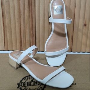 New. Never worn in great condition